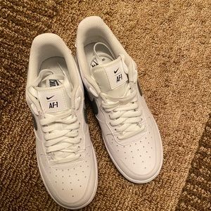 Men’z size 7, Nike Air Force 1.